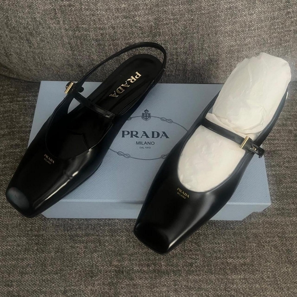 Prada Women's Shoes - Picture 1 of 4